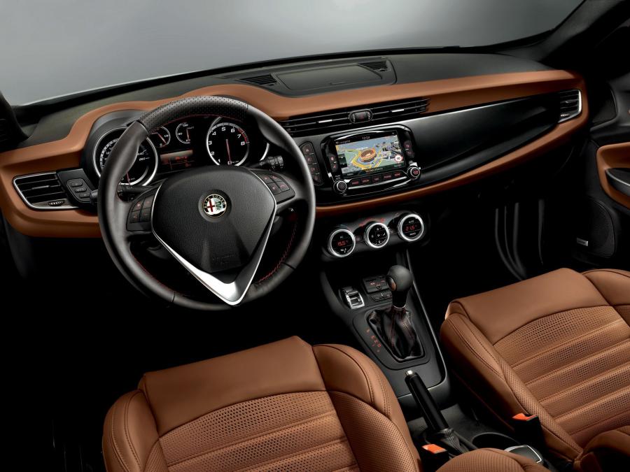 Торпедо Alfa Romeo Giulietta 2013 года  (фото 5 из 21)